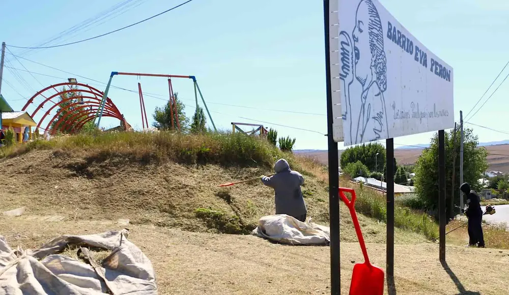 corte de pasto B eva Peron