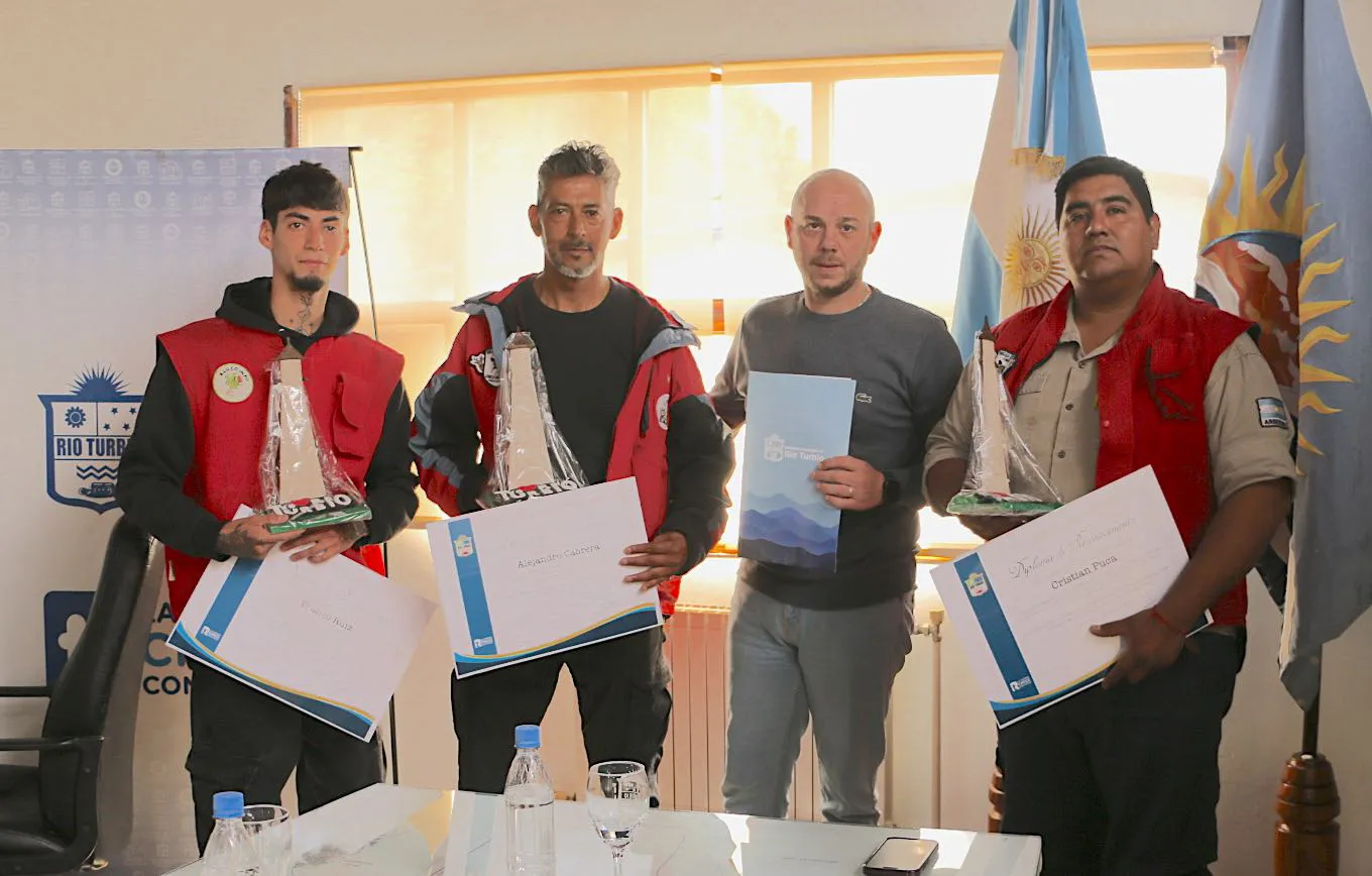 brigadistas con Menna